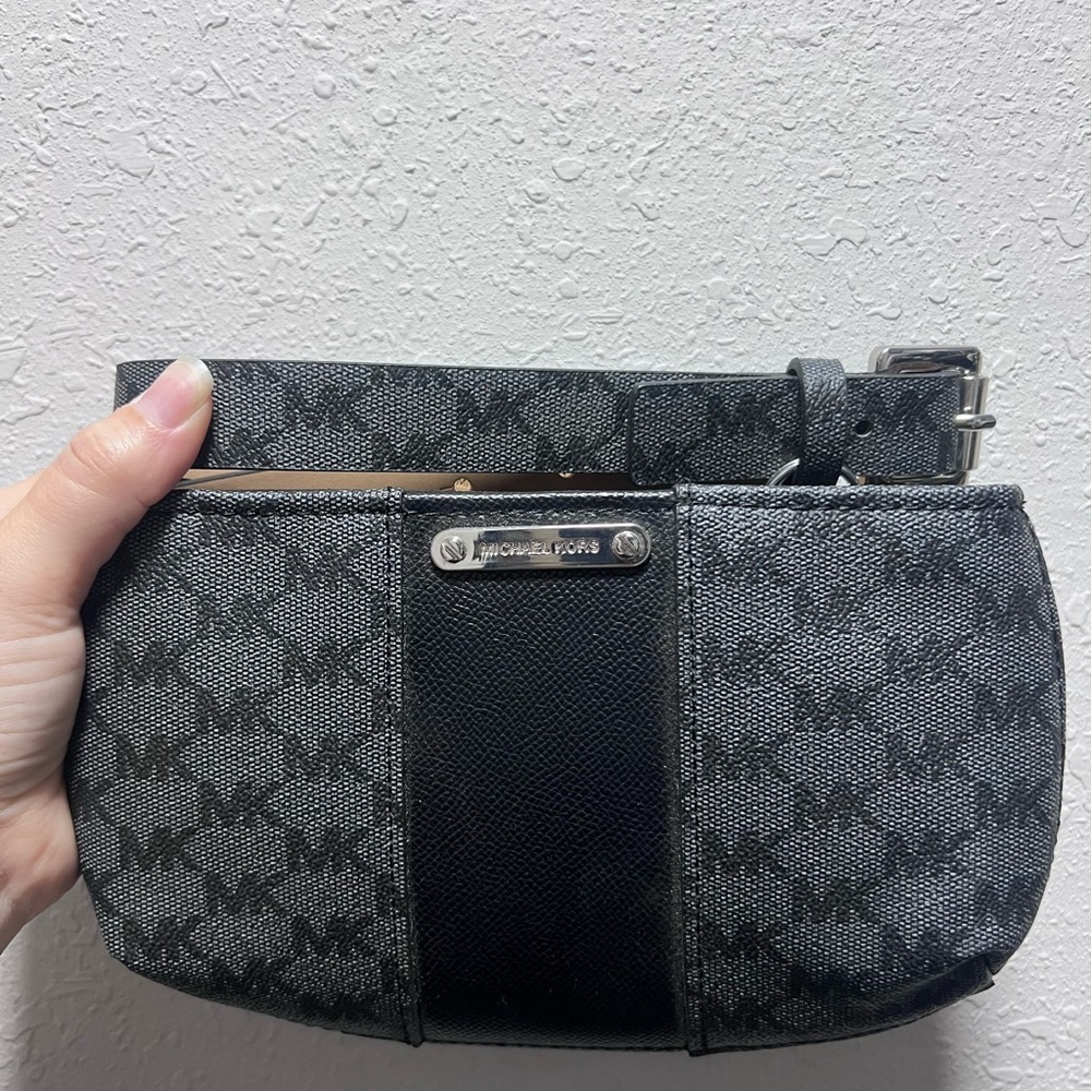 Michael Kors Women’s Fanny Pack MK Signature Logo